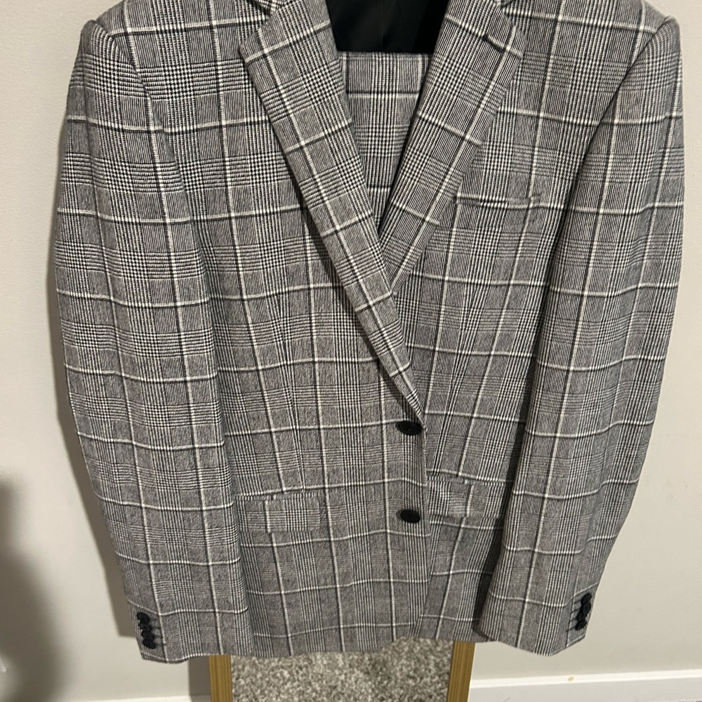 Express brand Gray Windowpane Plaid Blazer with Structured Fit